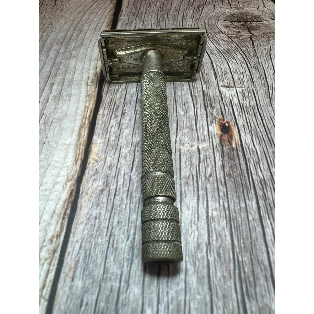 Gillette 40s Style Super Speed VTG DE‎ Safety Razor TTO Notched Center No Date